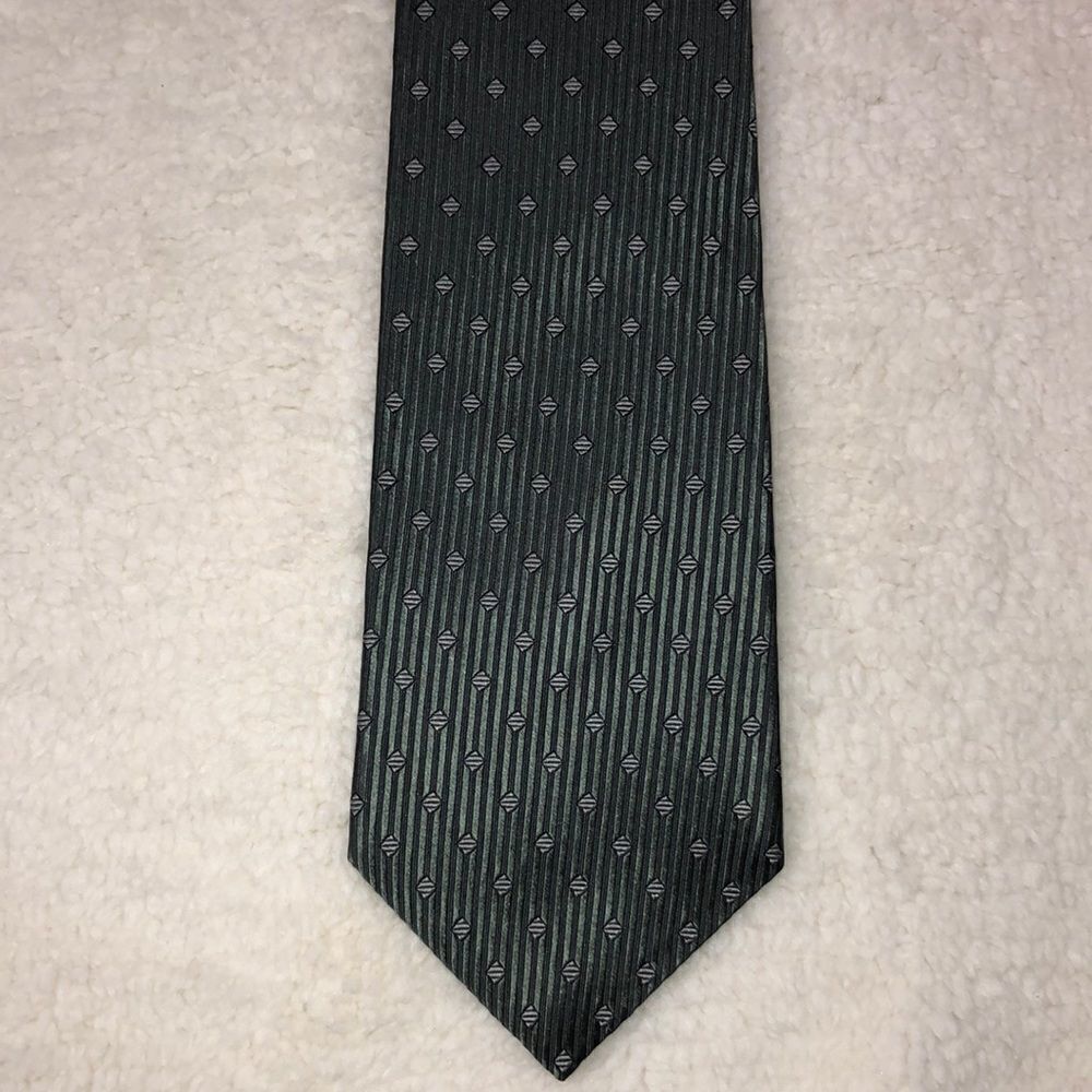Geoffrey Beene Stunning Green Silver Silk Tie